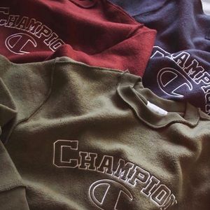 EXCLUSIVE Champion UO Embroidered Crew- Sweatshirt